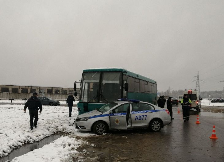 В Новополоцке машину милиции протаранил автобус: жертвами стали два человека